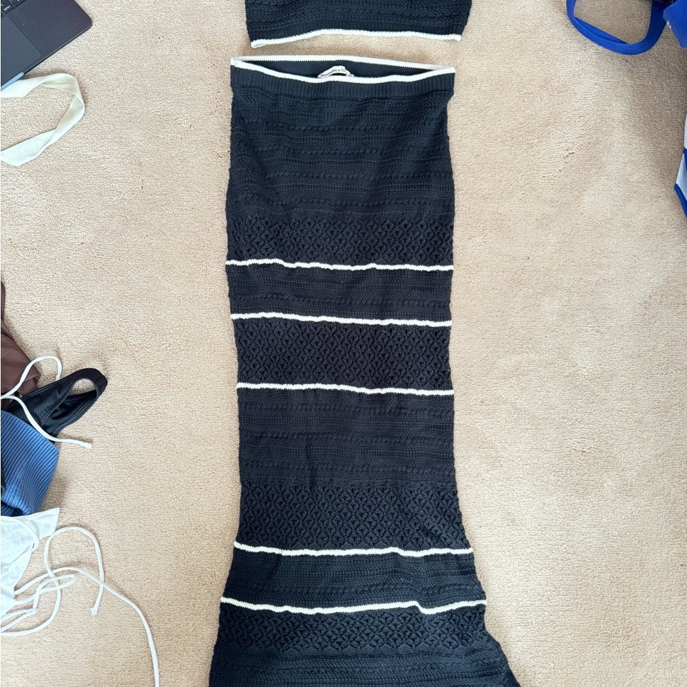 Abercrombie & Fitch Black and White Knit Skirt